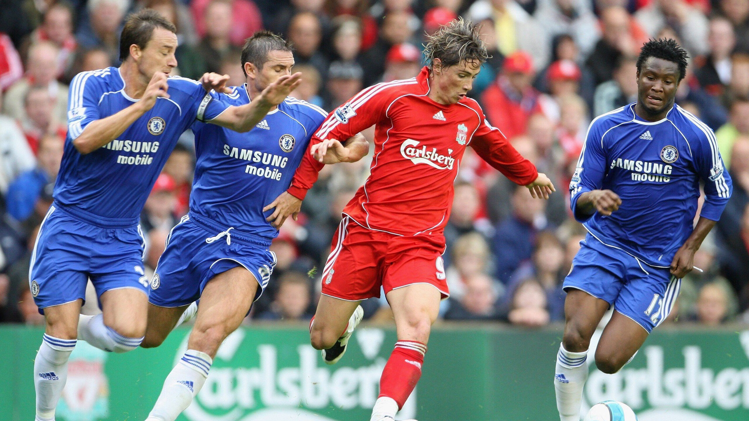 冬令营雪地生存挑战赛 学员搭雪洞、寻水源