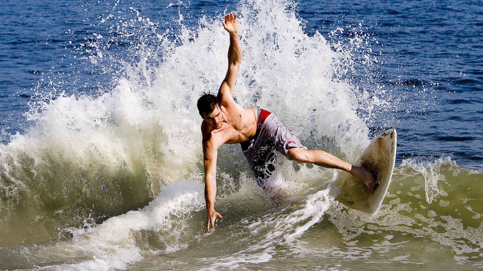 英超豪门继续保持不败